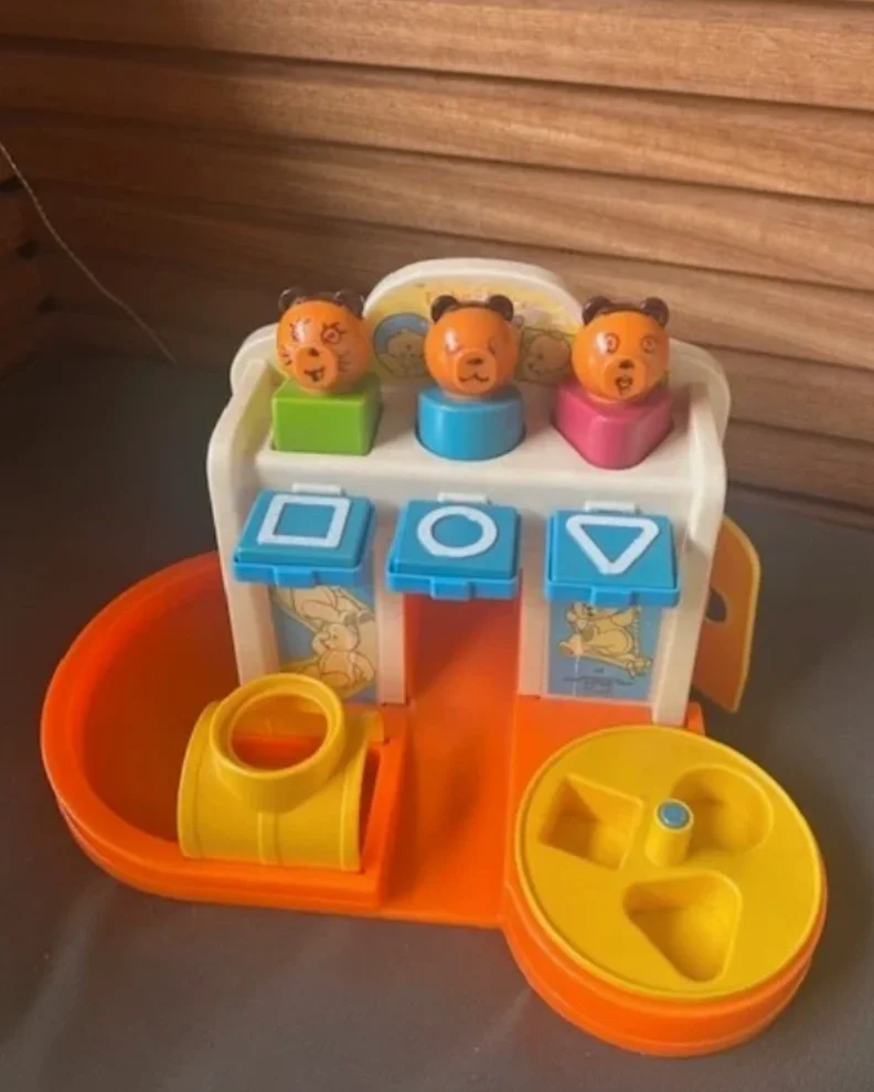 Jouet est le Fisher-Price #413 Shapes & Slides Playground S